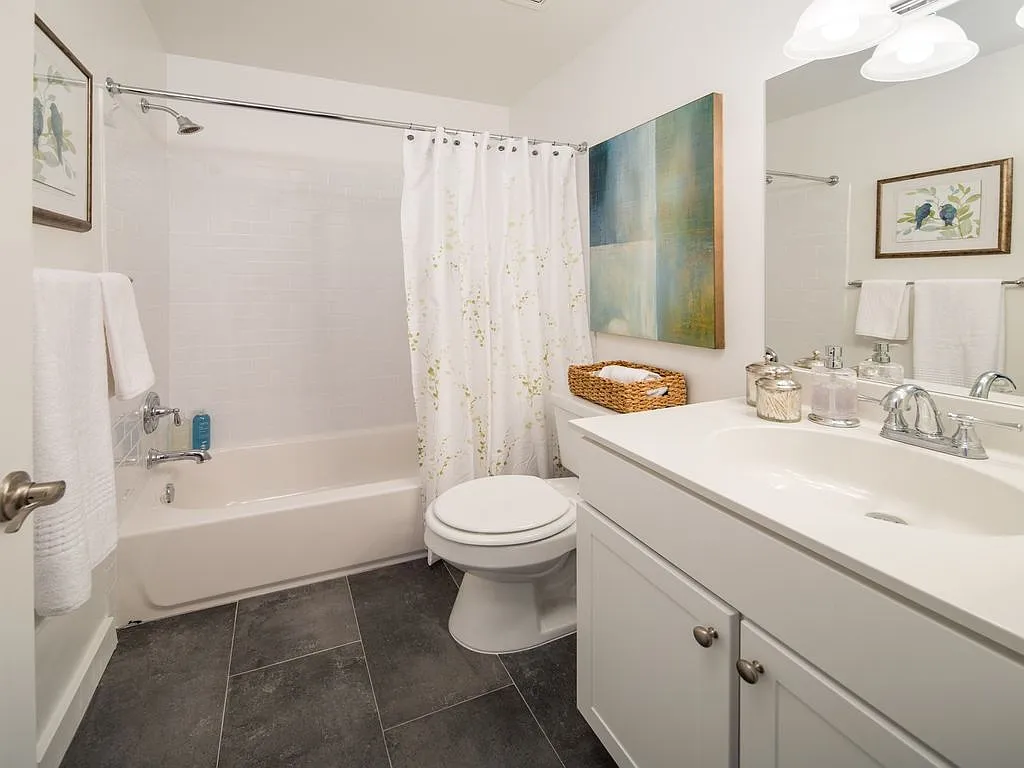 Yardley Crossing Luxury Apt and Townhomes — Photo 4