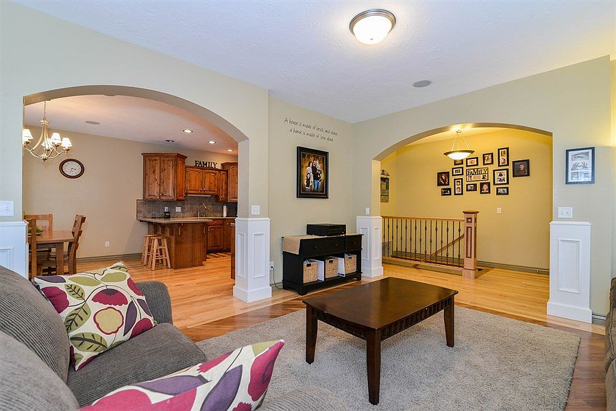 2nd image of 740 E Clearwater Dr