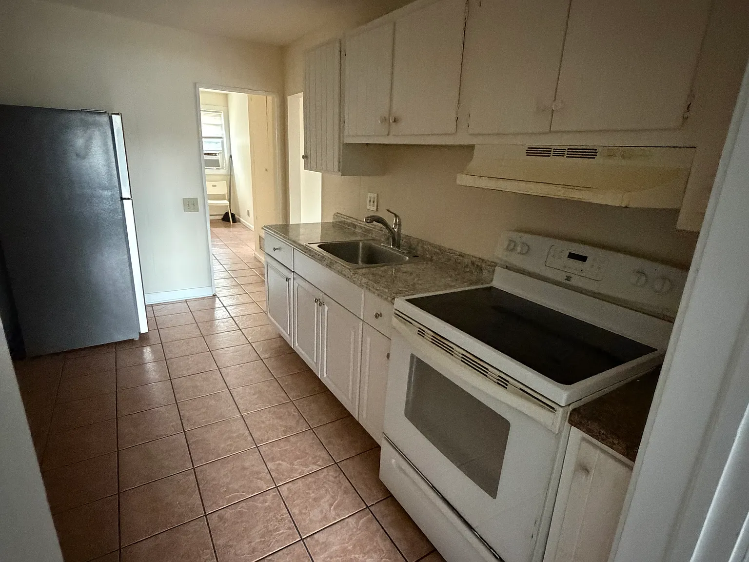 3 bed, 950 sqft, $3,000 — Photo 4