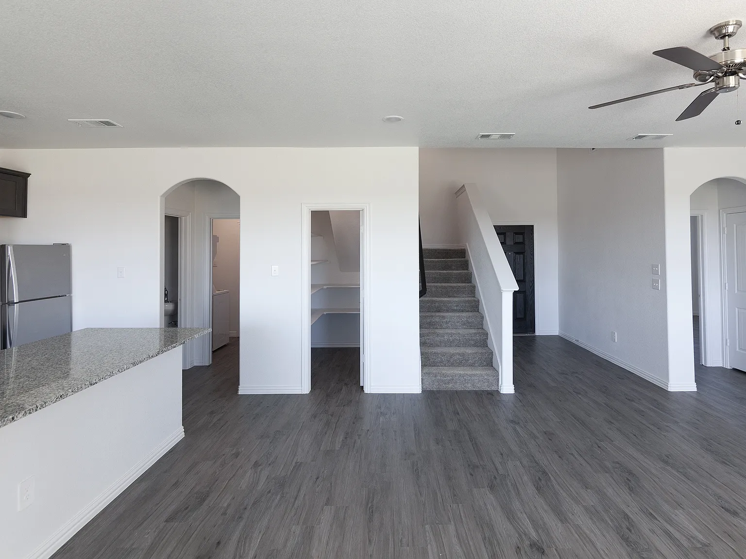 1908 Bluebonnet Ln — Photo 4