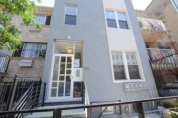 Rented by Miron Realty Group | media 18