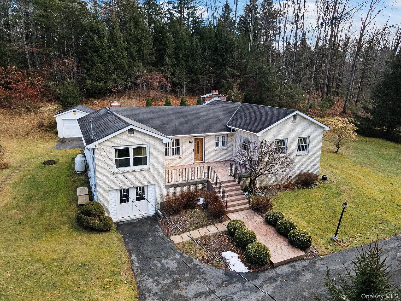 3 bed, 1.0 bath, 1756 sqft, $2,900 — Photo 1