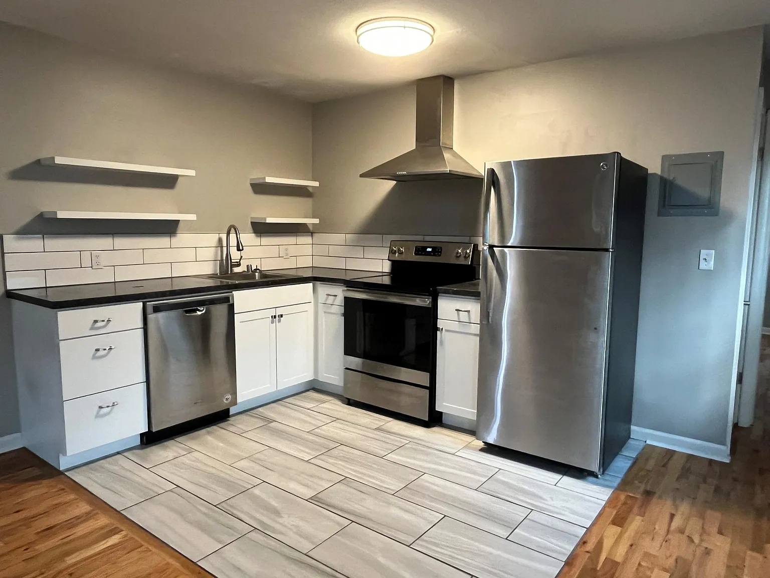 1 bed, 600 sqft, $1,100 — Photo 3