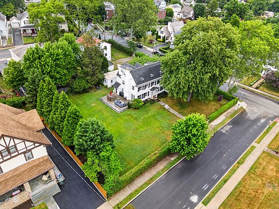 3rd image of 44 Elizabeth St