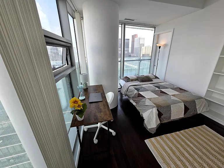 14 York St #5008C — Photo 2