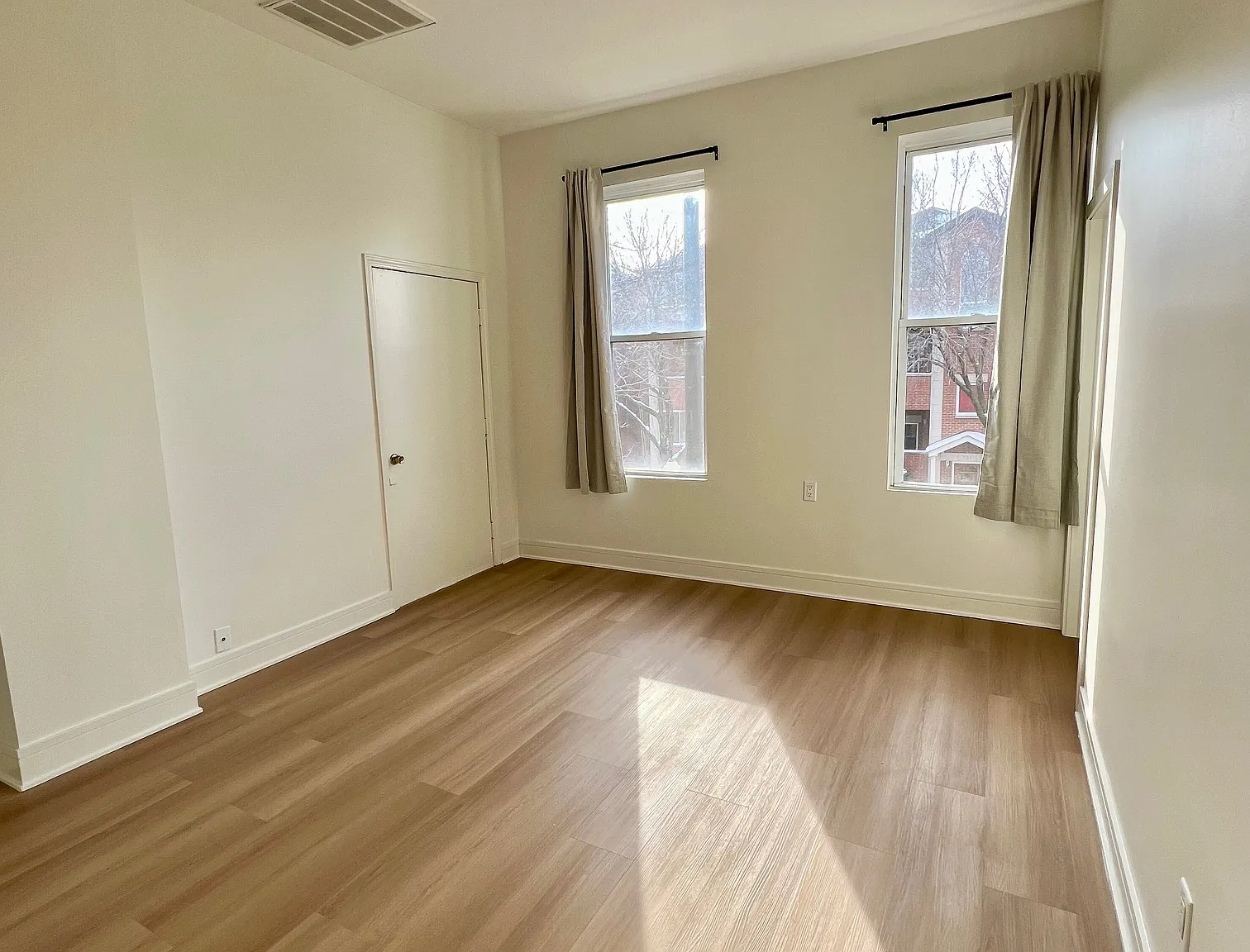 2 bed, 700 sqft, $1,500 — Photo 2
