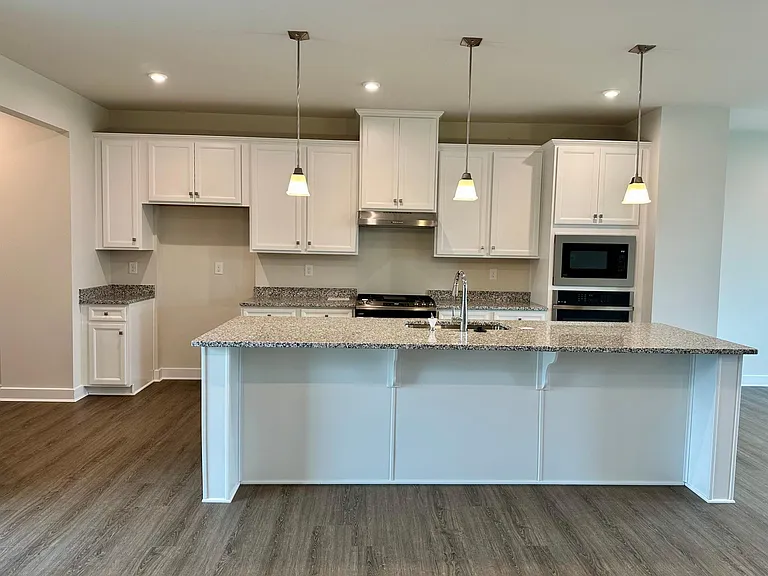 325 E Cochran St — Photo 13