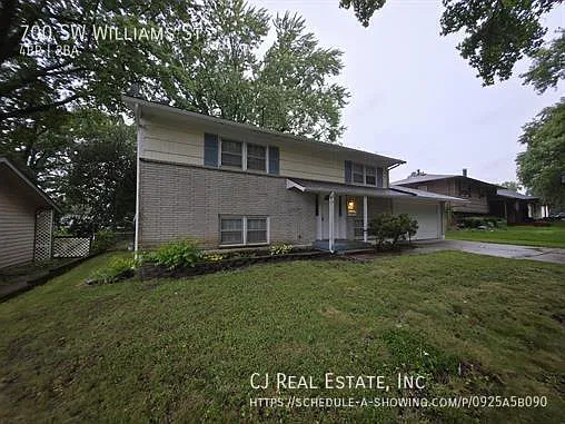 4 bed, 1.5 bath, 1600 sqft, $1,750 — Photo 1