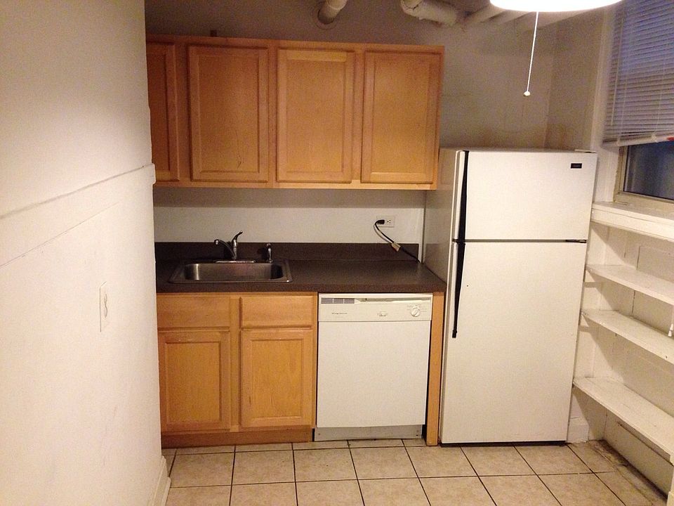 1st image of 1926 W Winona St APT Gdn