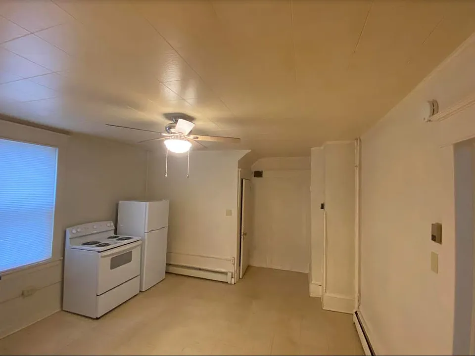 eat-in kitchen with pantry, recent replacement of stove & refrigerator