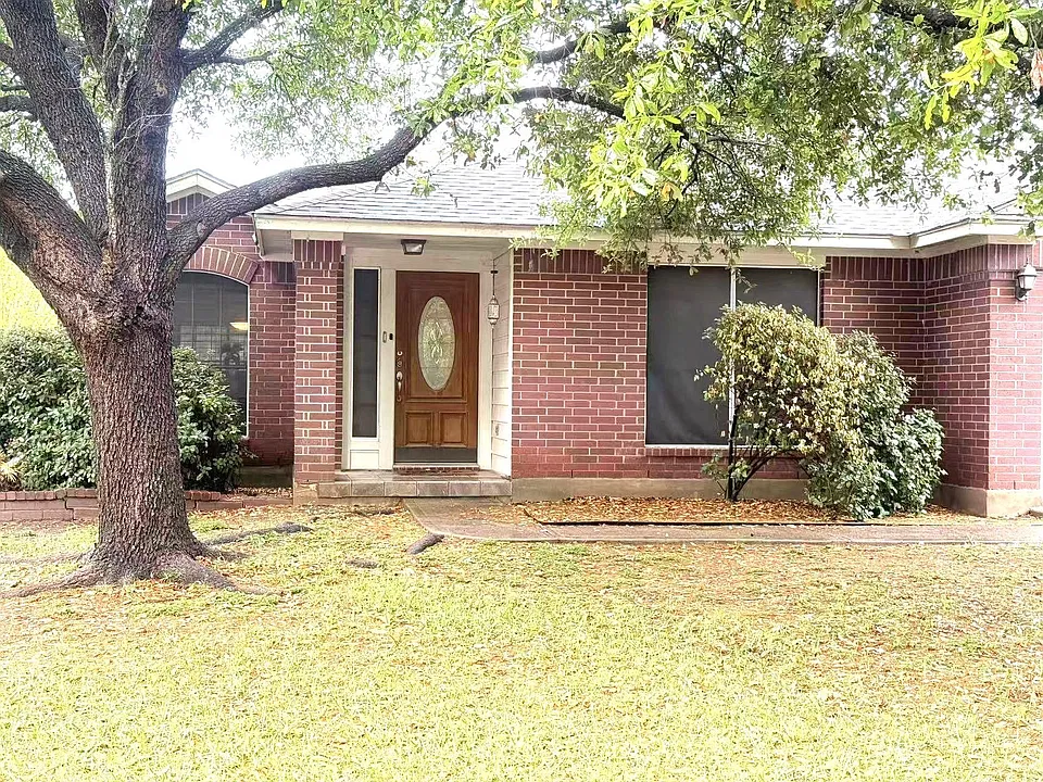 3528 Roberto Clemente Ln