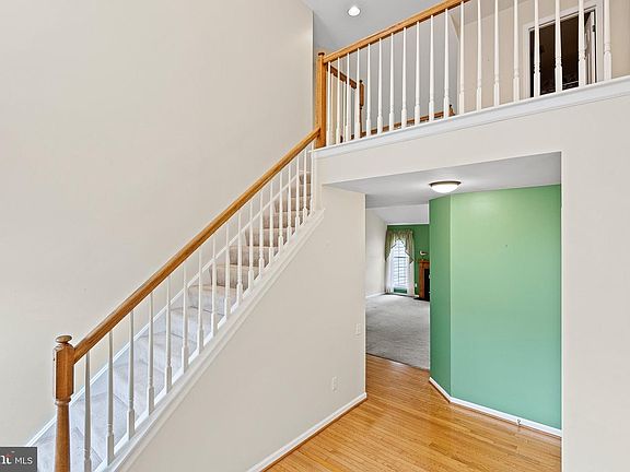 3rd image of 136 Ascot Ct