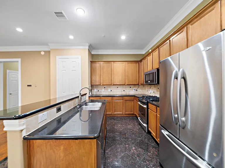 2927 Clinton Dr — Photo 8