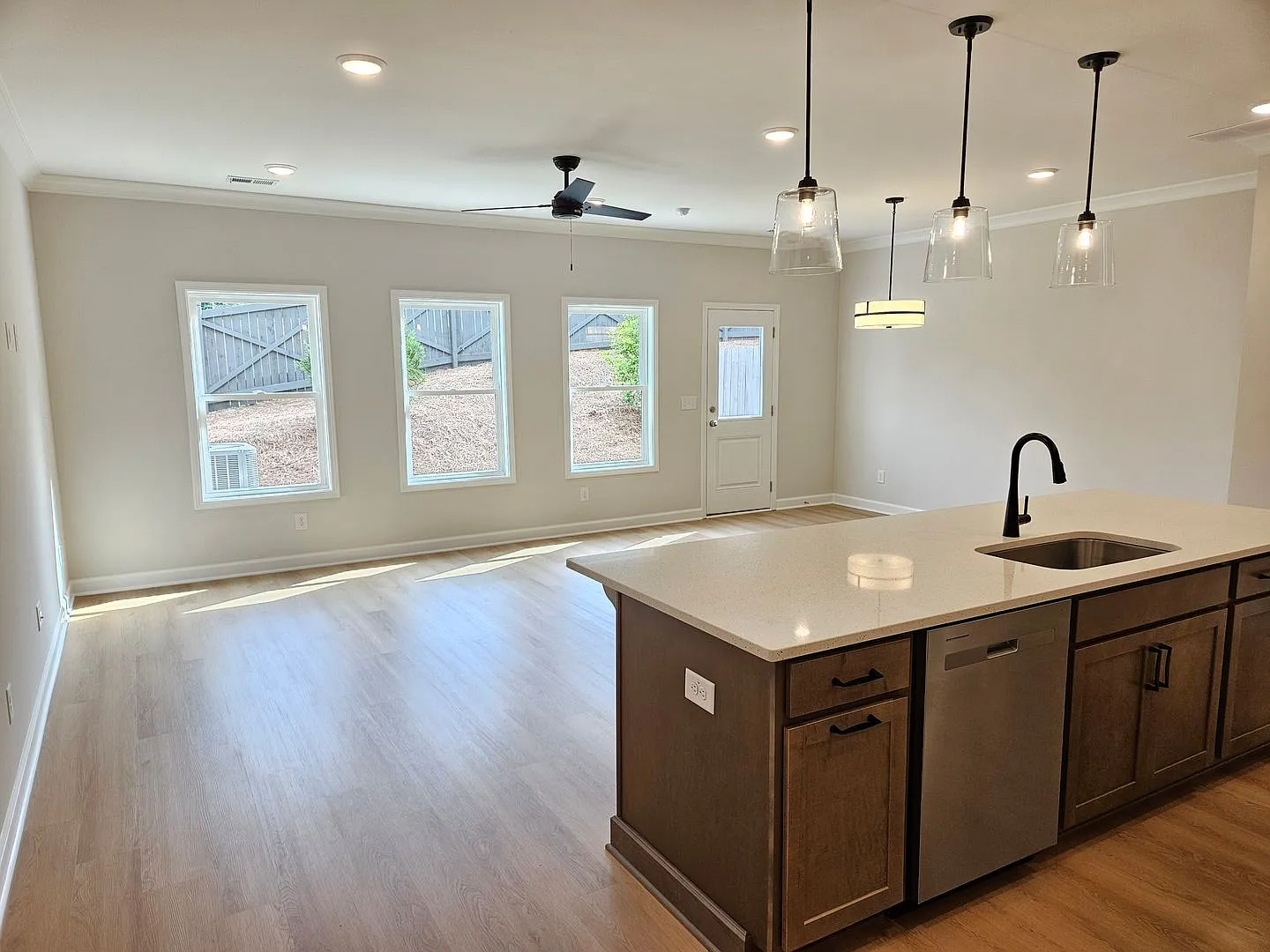 Don't miss out on this brand new 3 bed 2.5 bath Townhome located in Acworth — Photo 3