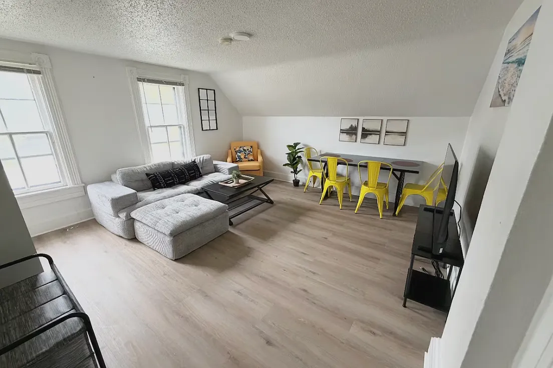 2 bed, 750 sqft, $2,600 — Photo 1