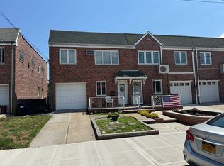 5925 70th St, Maspeth, NY 11378