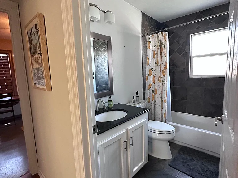 2519 Wilson St — Photo 13