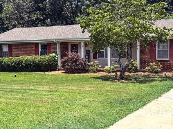 302 Maple St, Tuscumbia, AL 35674