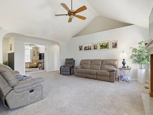 605 Glen Oaks Circle, Nixa, MO 65714