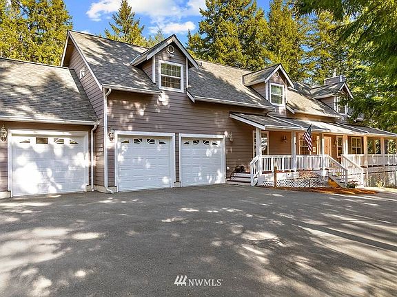 TRIPLE GARAGE AND PLENTY OF ADDITIONAL OFF-STREET PARKING