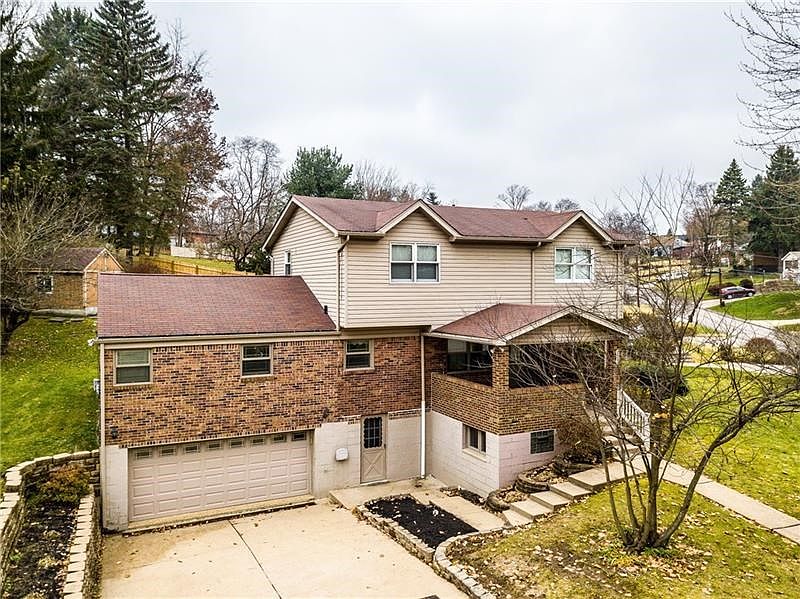 Welcome to this well maintained 3 Bedroom, 3 bath home, situated on a corner lot with curb appeal.  Relax & enjoy your morning c