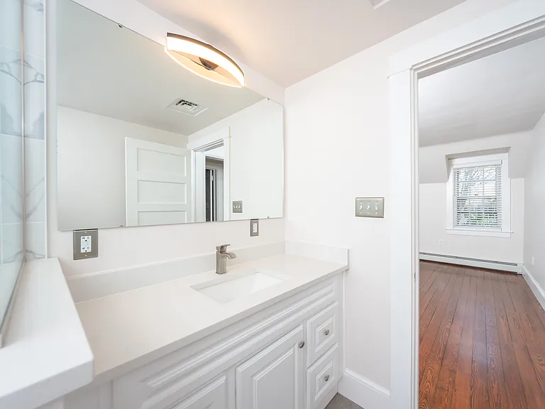 206 E Marion St — Photo 17