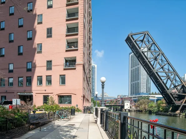 345 N Canal St APT 501, Chicago, IL 60606