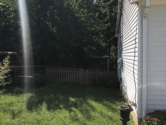 5th image of 47439 Southampton Dr