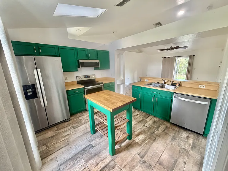1230 Silverdale St — Photo 3