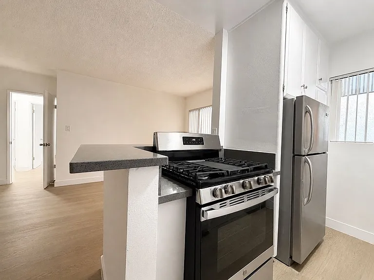 1315 N Columbus Ave. — Photo 5