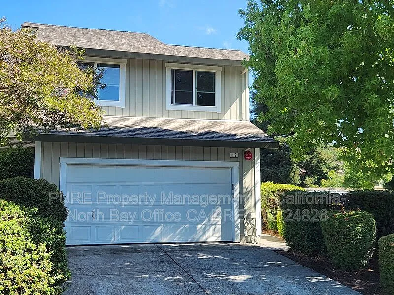 15 Regents Cir