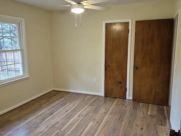 911 Cedar St — Photo 13