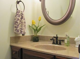 111 Camelot Ct, Bolingbrook, IL 60440