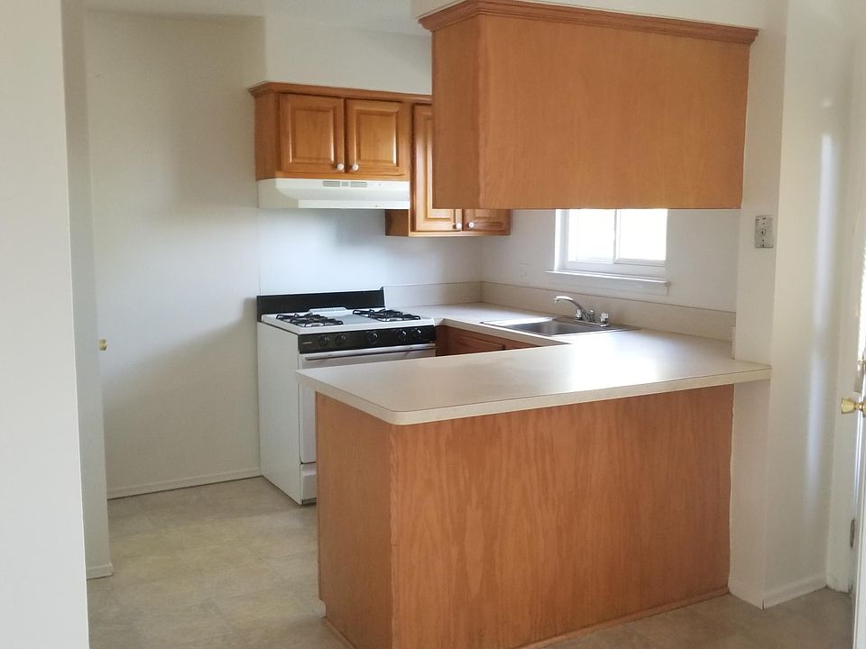2nd image of 2506 Patrick Henry St