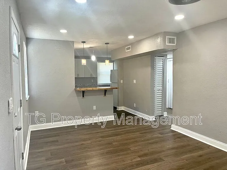 1376 Prince St — Photo 3