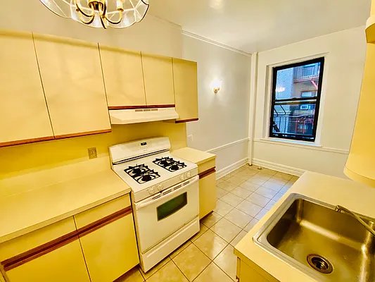 Rented by Solution Realty Services LLC | media 3