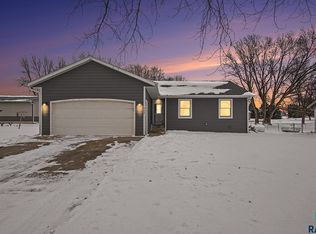 406 S 3rd St, Beaver Creek, MN 56116