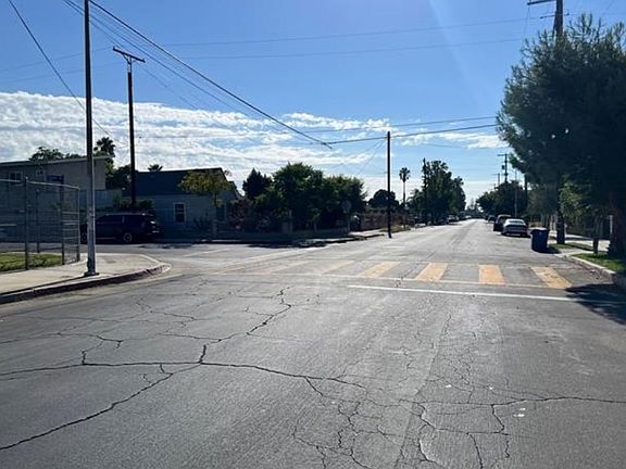 Exterior Neighborhood (street photo)