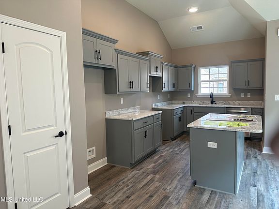 5th image of 327 Flower Garden Dr