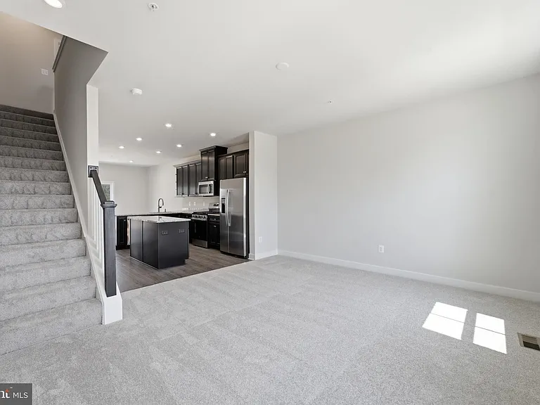 16130 Hyde Park Pl — Photo 8