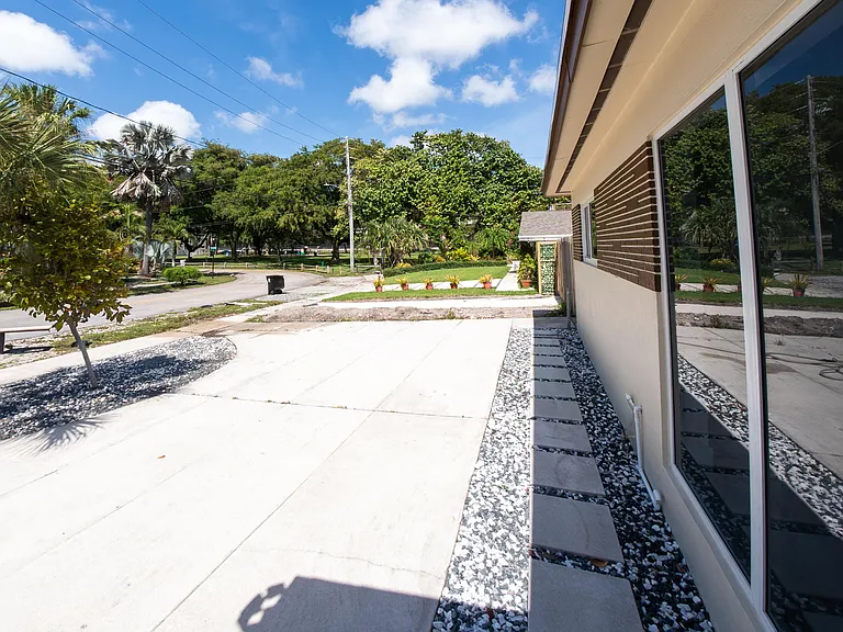 2160 SW 16th Ct — Photo 57