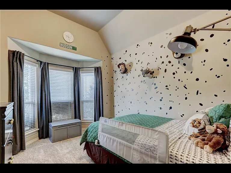 3720 Oakridge Cir — Photo 8