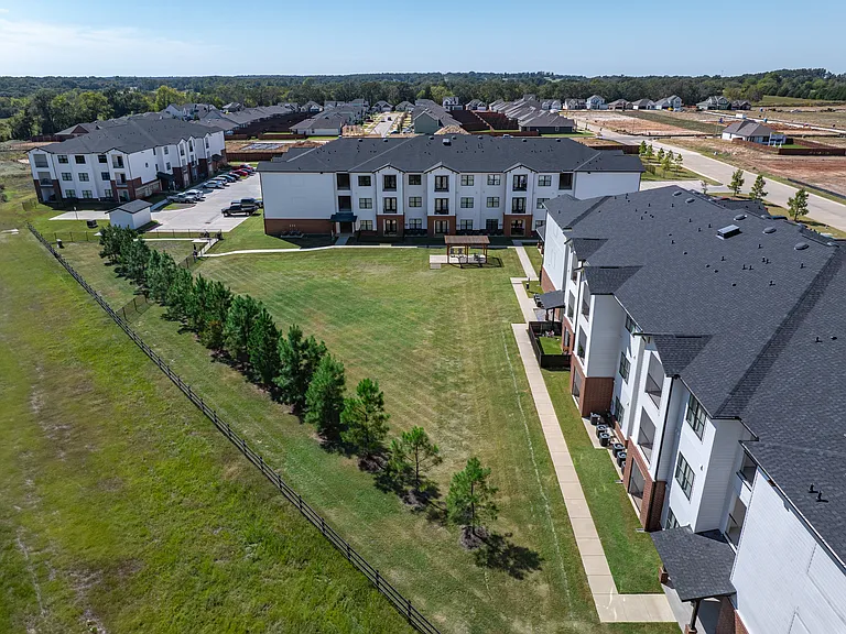 Burnett Trail Apartments — Photo 21