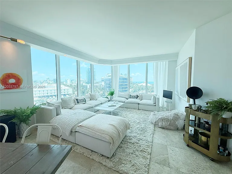 300 S Pointe Dr #705 — Photo 3