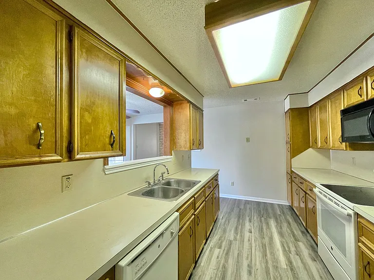 109 S Brook Dr — Photo 10