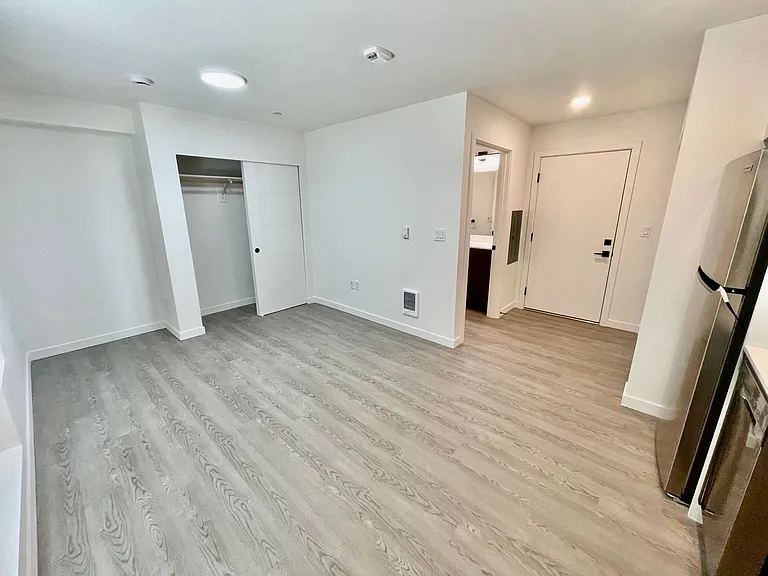 **4 Weeks Free Rent Upon Move In** | New Construction - Minutes From Downtown Pdx — Photo 6
