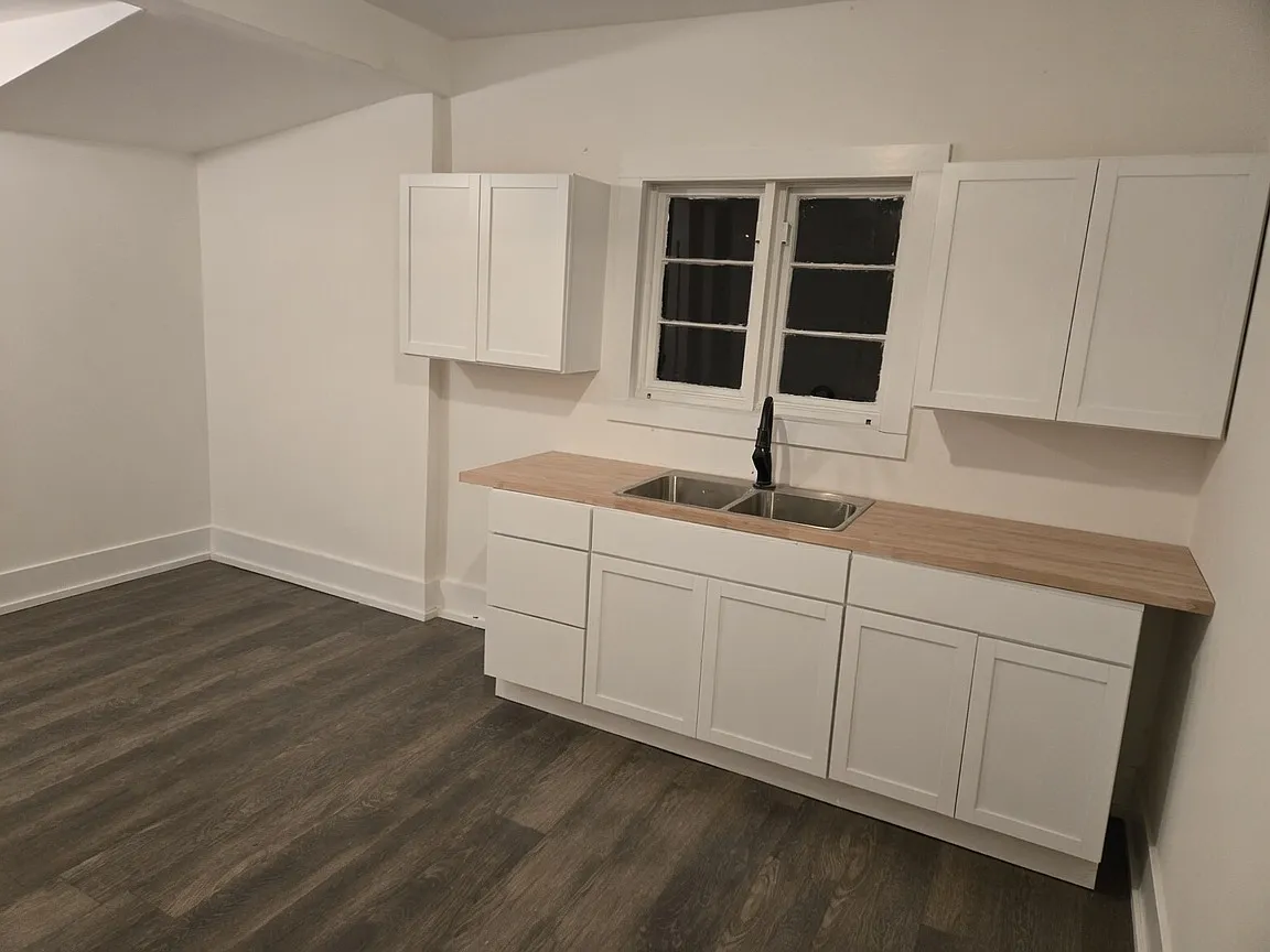 4 bed, 2.5 bath, 2904 sqft, $1,575 — Photo 3