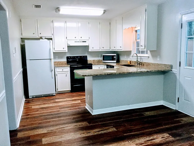 270 Hillcrest Rd #301 — Photo 6
