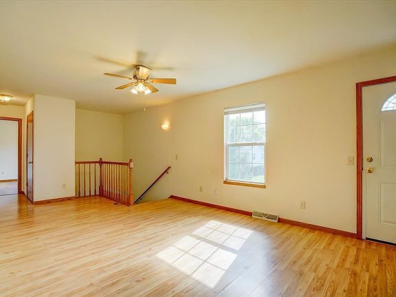 4th image of 223 Menhall Dr