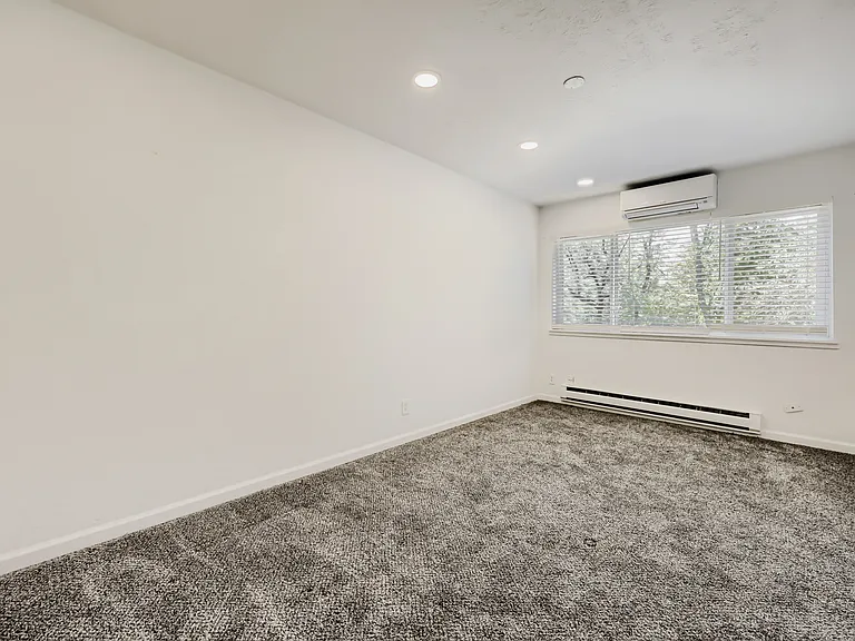 1190 Poplar Ave — Photo 11